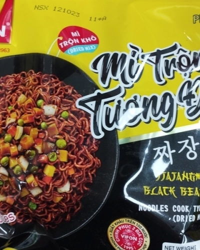 Mì trộn tương đen Vifon (gói 110g)