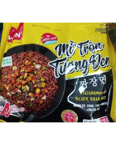 Mì trộn tương đen Vifon (gói 110g)