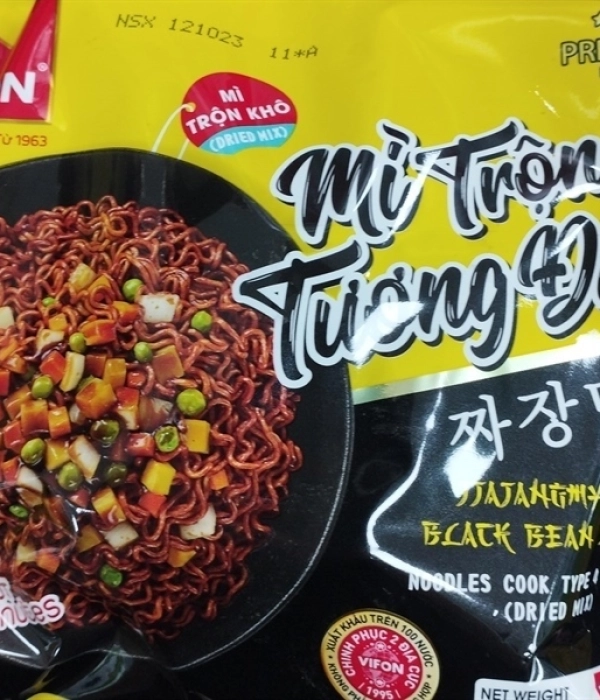 Mì trộn tương đen Vifon (gói 110g)